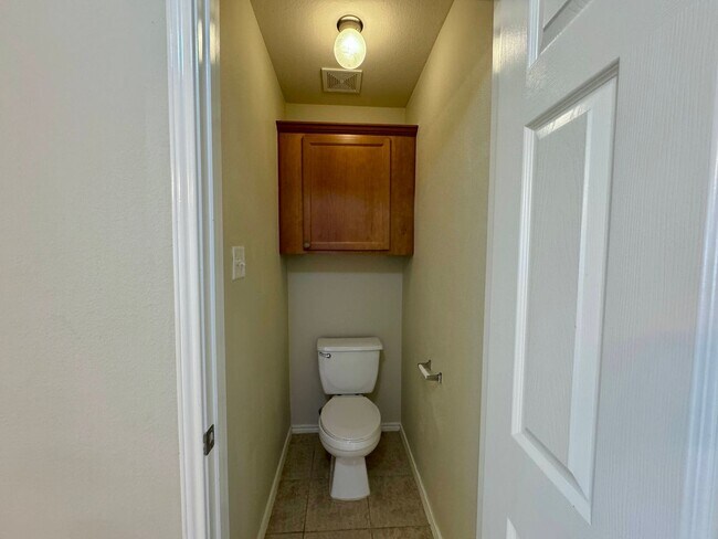 Building Photo - 5207 Bridgewood Dr