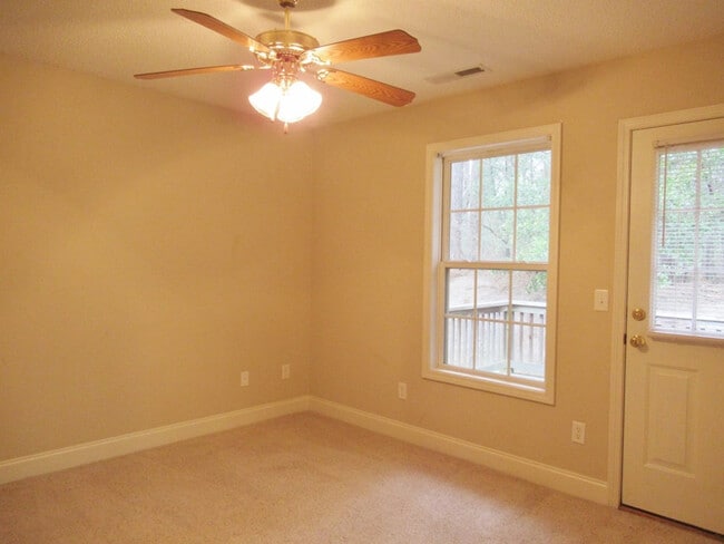 Building Photo - 3760 Beacon Dr