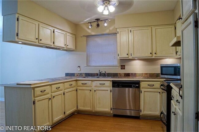 Building Photo - 29 Coralberry Rd