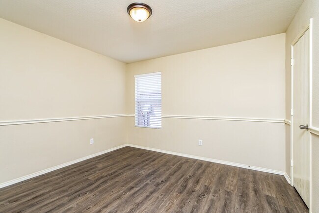 Building Photo - 1118 Antoinette Dr