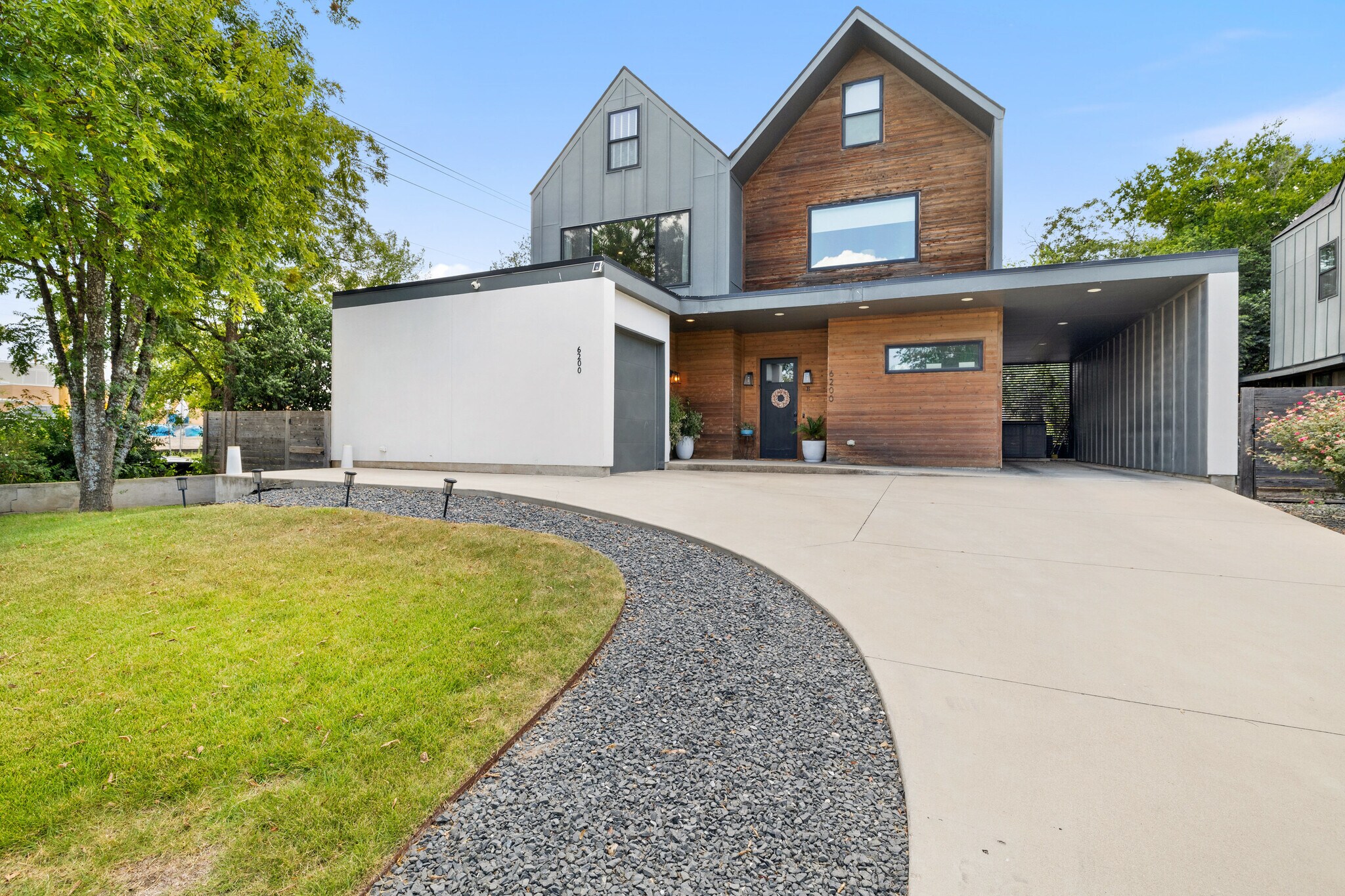Building Photo - 6200 Hickman Ave