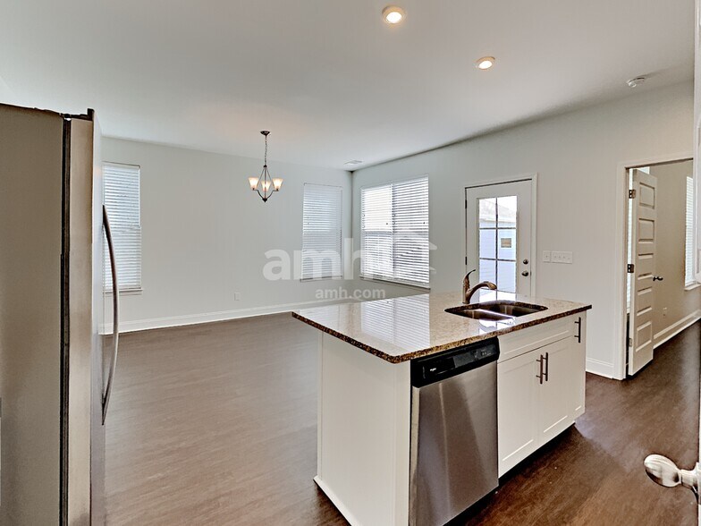 Building Photo - 5234 Tupelo St