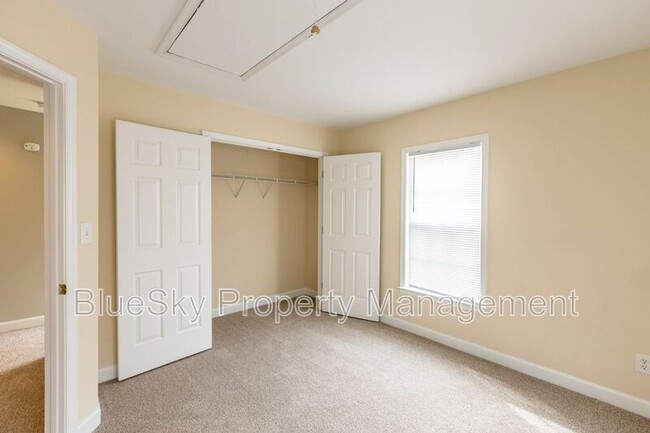 Building Photo - 2304 Ravenswood Ct