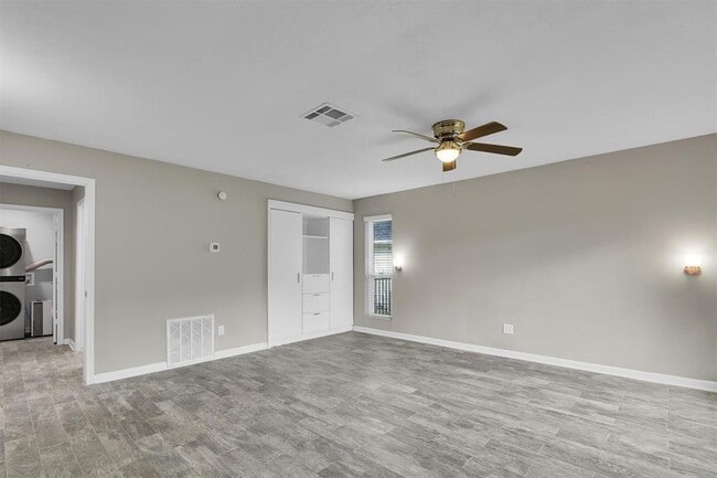 Building Photo - 3555 Balboa Cir