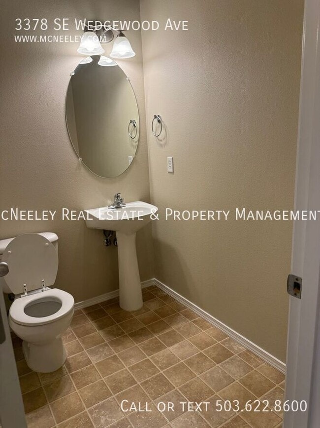 Building Photo - 3378 SE Wedgewood Ave