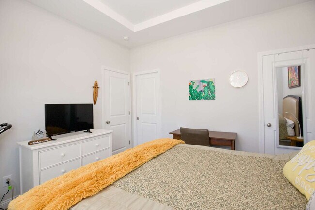 Building Photo - "Spacious 4-Bedroom Gem with 3 Full Baths - 2344 Sq Ft of Comfort on Stackhouse Drive!"