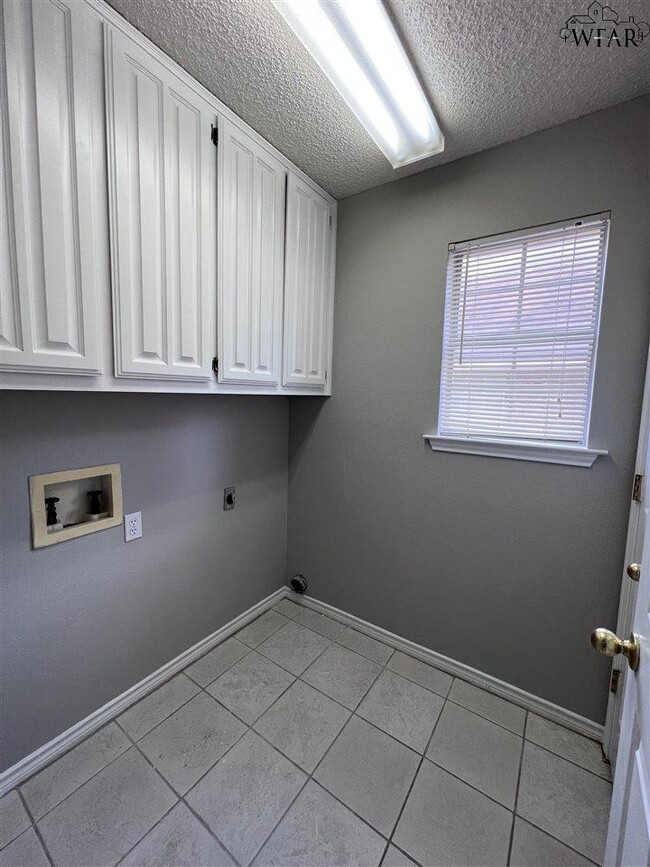 Building Photo - 5316 Pebblestone Dr