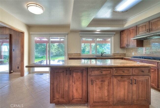 Building Photo - 16612 Park Ln Cir