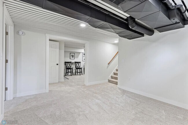 Building Photo - 1545 4th Ave S