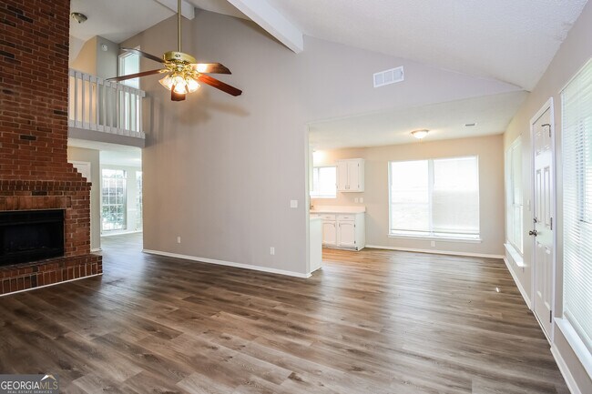 Building Photo - 492 Crestwood Ct