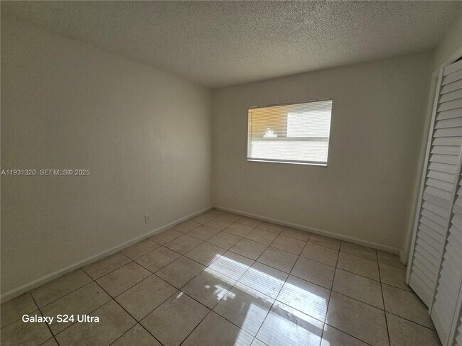 Building Photo - 1335 S Dixie Hwy