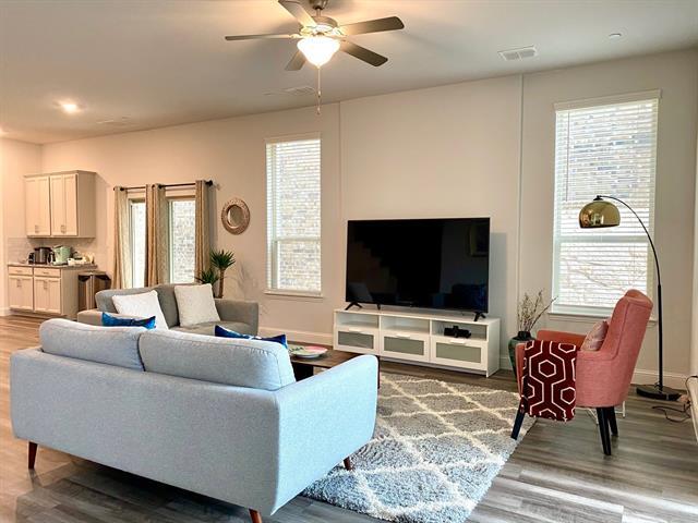 Building Photo - 7421 Sunset Blvd