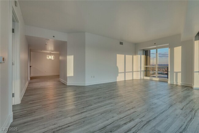Building Photo - 2700 S Las Vegas Blvd