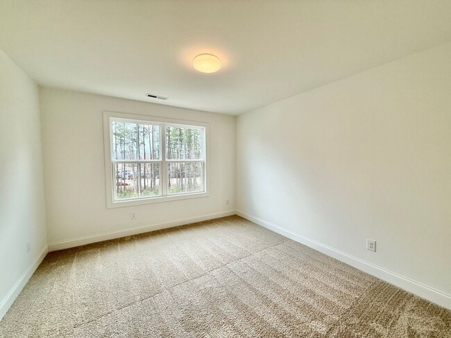 Building Photo - **OFFERING 1/2 OFF FIRST MONTH'S RENT** Newly Built 4BD, 3.5BA End-Unit Raleigh Townhome in a Gre...