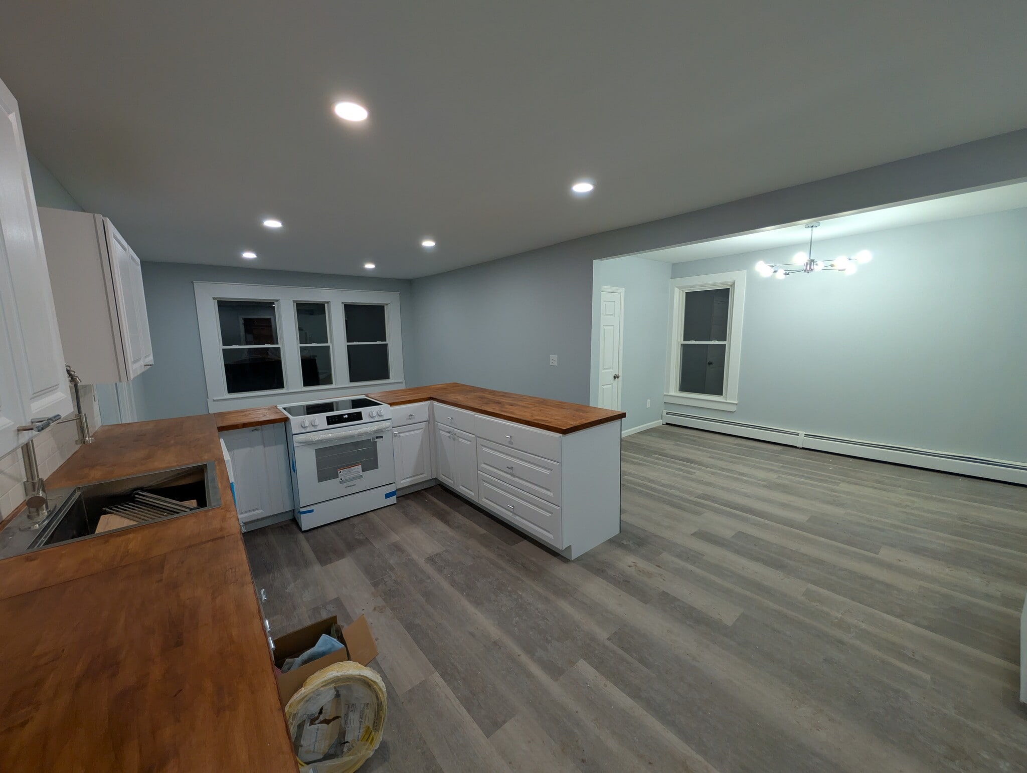 Building Photo - 27 W Notre Dame St