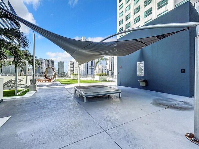 Building Photo - 690 SW 1st Ct