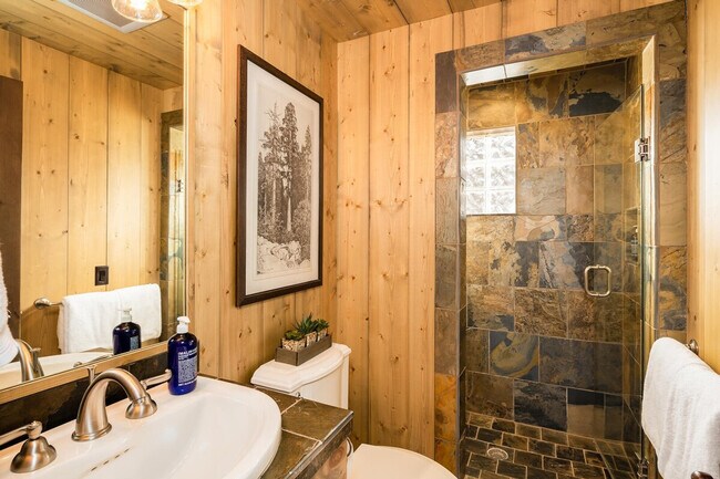 Building Photo - 5 Bandit Way