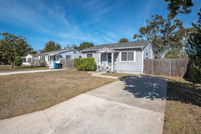 Building Photo - 4929 36th Ave N