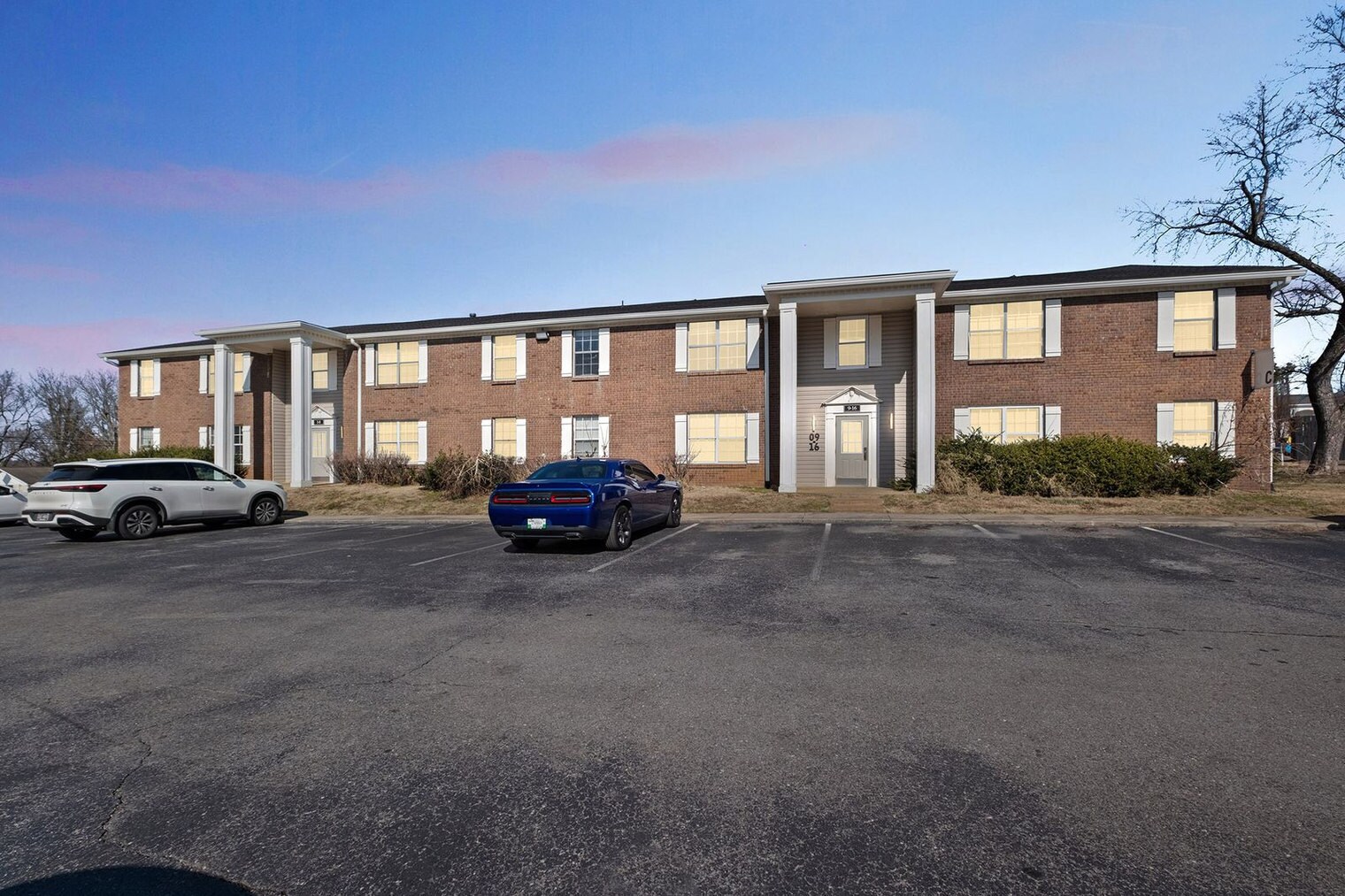 Building Photo - 600 Whispering Hills Dr