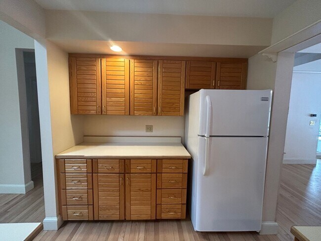 Building Photo - Beautiful 4 Bed/2.5 Bath Condo Available Now in Portsmouth NH |