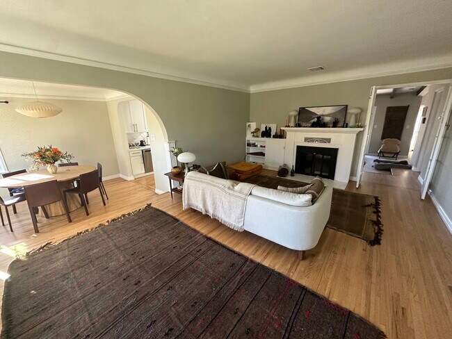 Building Photo - 1029 Chautauqua Blvd