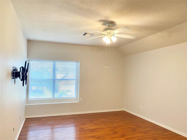 Building Photo - 3303 Barkers Crossing Ave