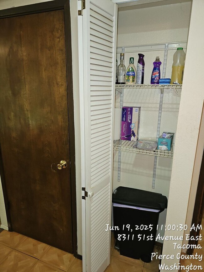 Building Photo - 14734a