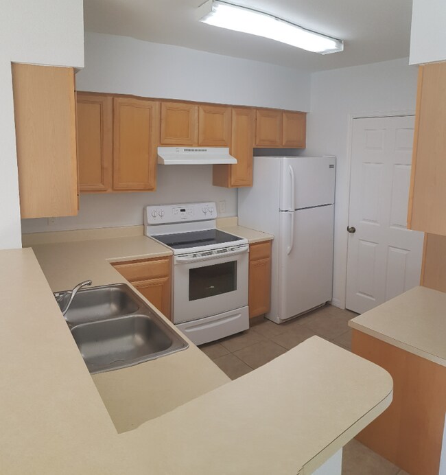 Building Photo - 1040 Villagio Cir