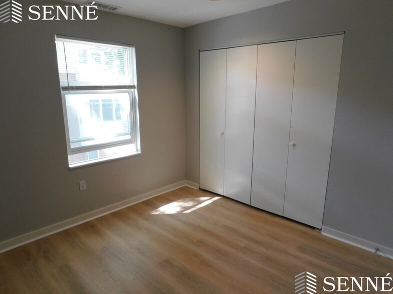 Building Photo - 218 Thorndike St