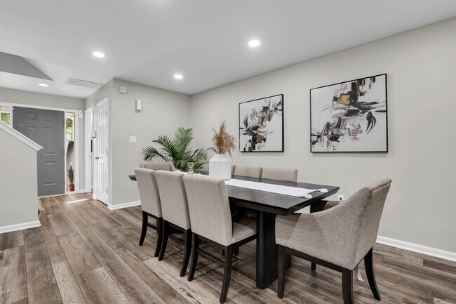 Building Photo - 136 Meadowside Ln