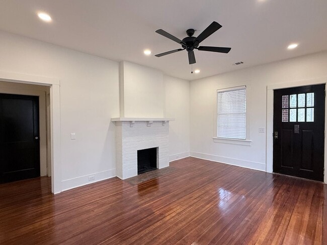 Building Photo - Beautiful Historic Home For Lease