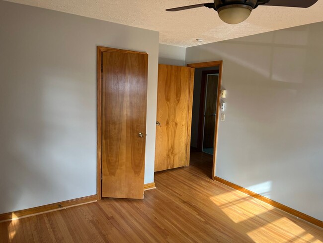 Building Photo - 2411 Chapman Dr