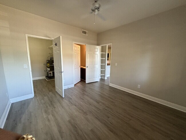 Building Photo - 2 Bed, 2 Bath condo, ground floor unit