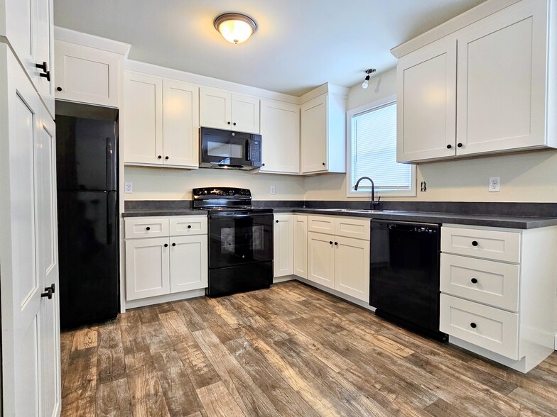 Building Photo - 4 Skyview Ln