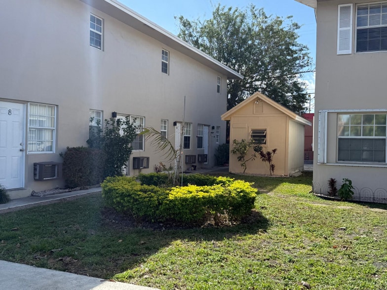 Building Photo - 1510 NE 50th Ct