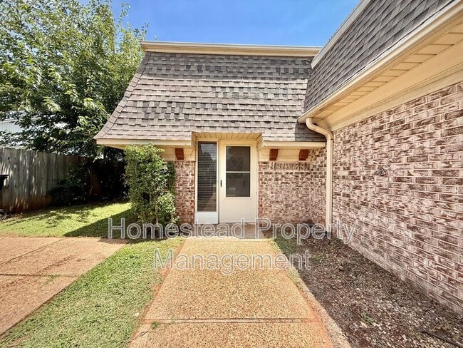 Building Photo - 12308 Green Valley Dr