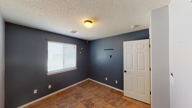 Building Photo - 14336 Desert Sage Dr