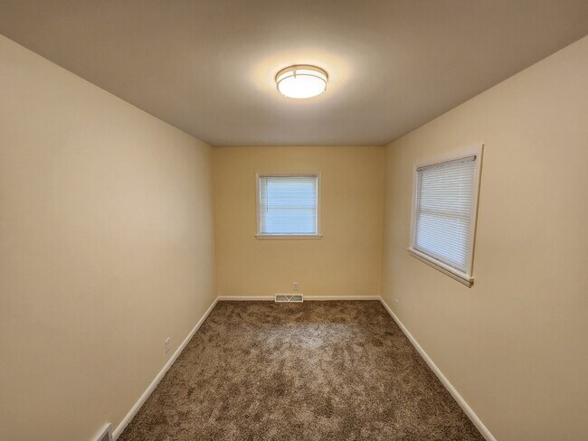 Building Photo - GREAT Location  2 Bedroom side by side duplex  $1395/monthly