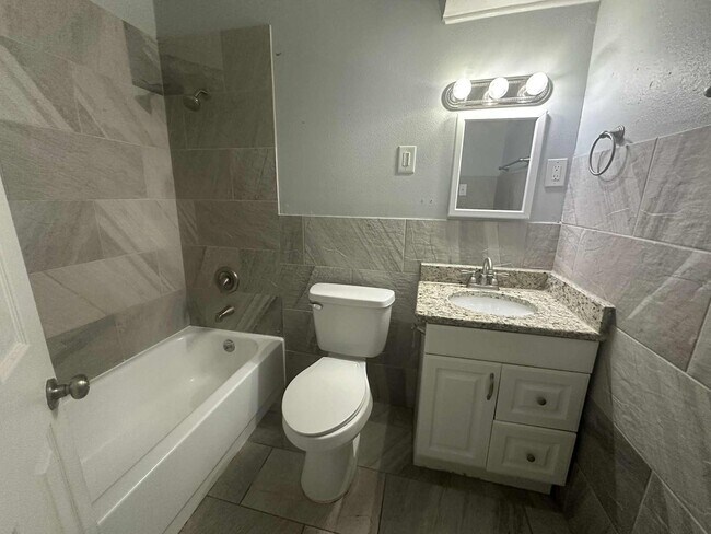 Building Photo - Cozy remodeled home