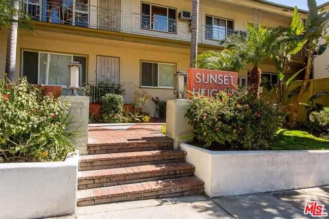 Building Photo - 1204 N Crescent Heights Blvd