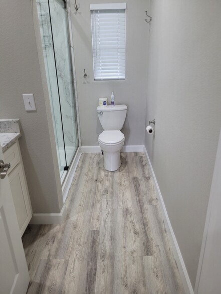 Main Bathroom - 438 Cardinal Ave