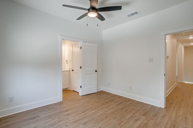 Building Photo - 2347 Benbrook Blvd