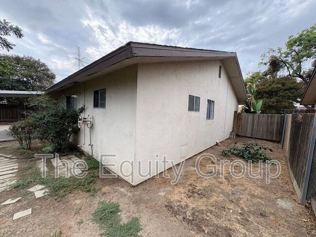 Building Photo - 2516 S Memory St