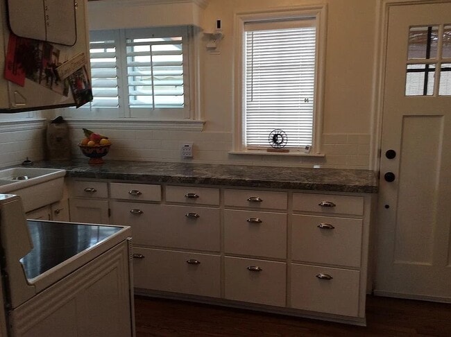 Building Photo - 304 Nevada Way