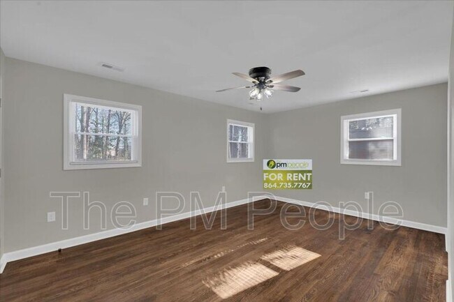 Building Photo - 501 S E St