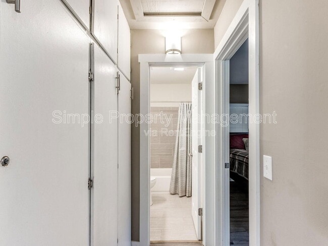 Building Photo - 425 Babb Dr
