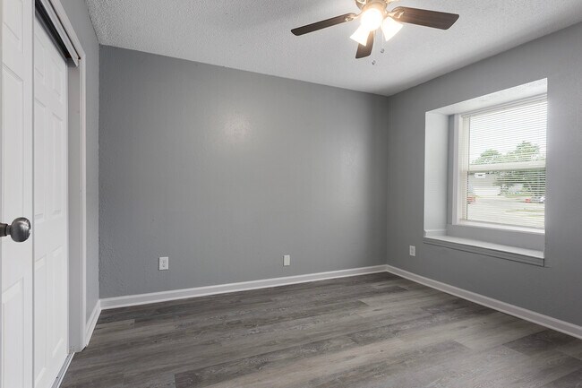 Building Photo - 577 NW Valleybrook Rd