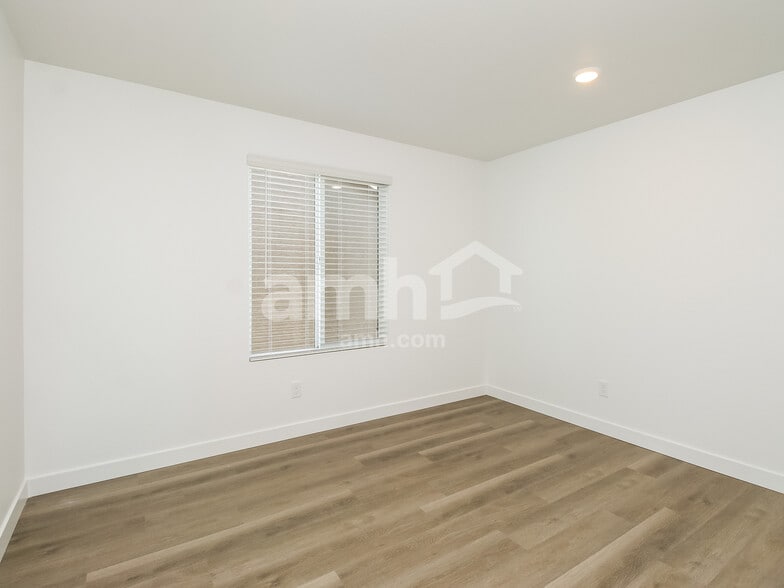 Building Photo - 20177 W Thomas Rd