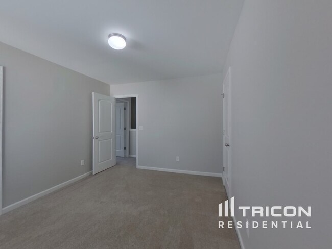 Building Photo - 8222 Midas Ln