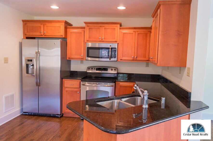 Building Photo - 209 E Jackson St